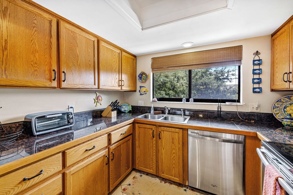 Fully equipped kitchen.