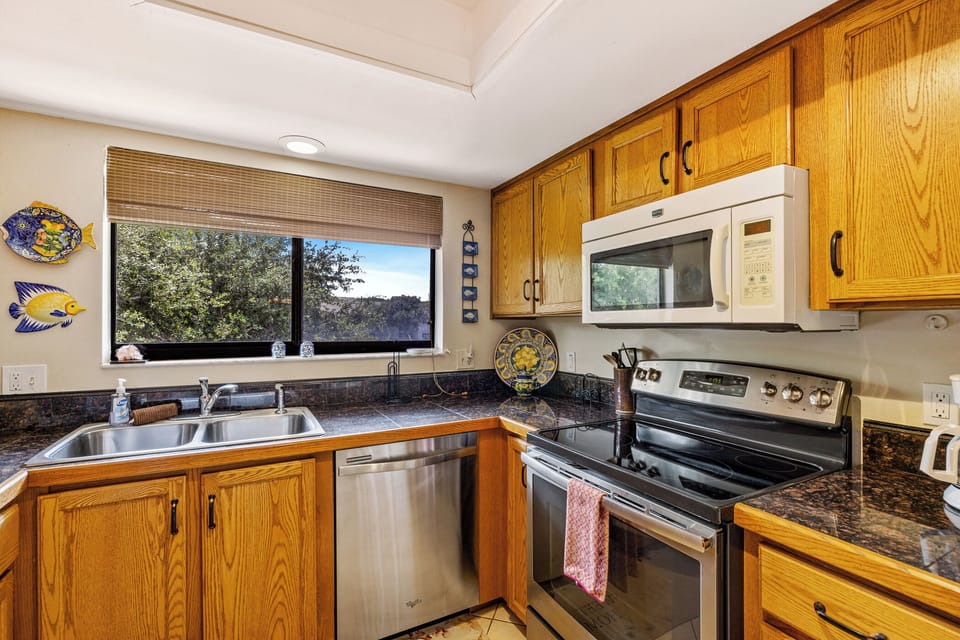 Fully equipped kitchen.