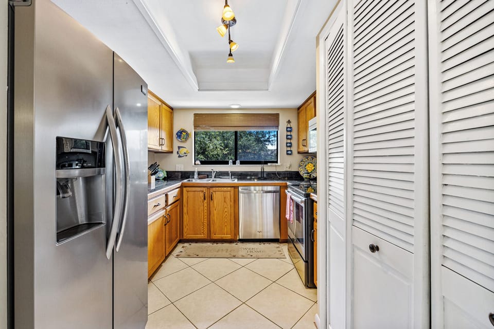 Fully equipped kitchen.