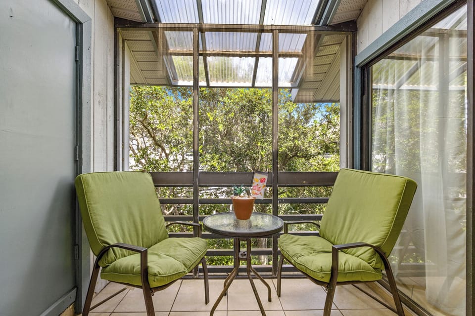 Cute balcony space to enjoy your morning coffee.