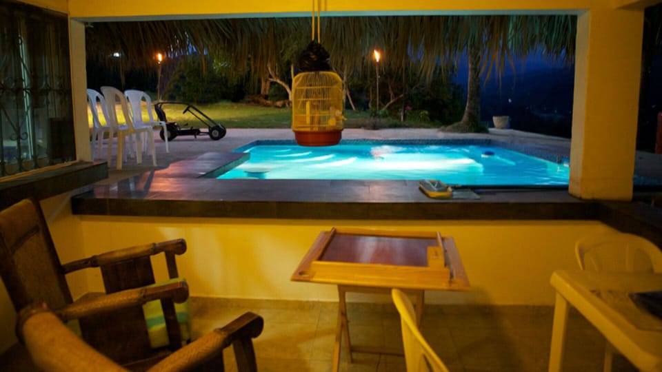 Swim Up Pool Bar