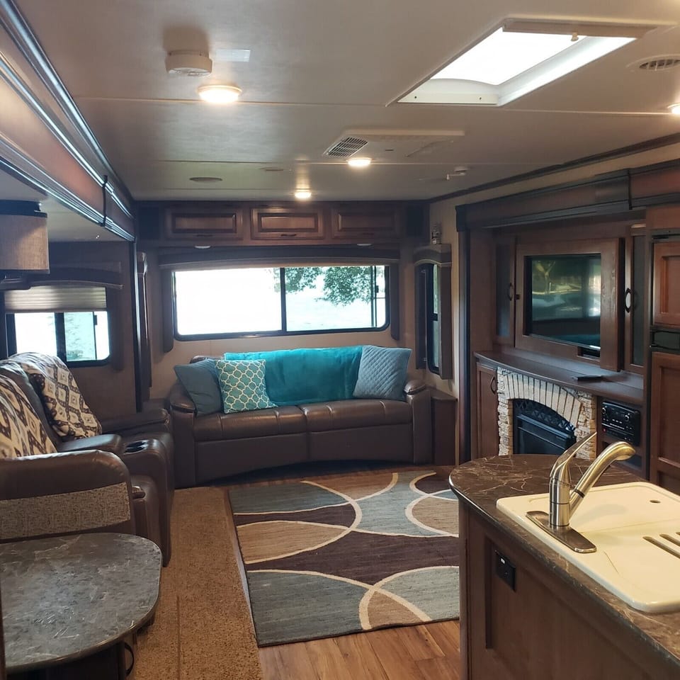 ----------------------------------------------------Inside Luxury Travel Trailer
