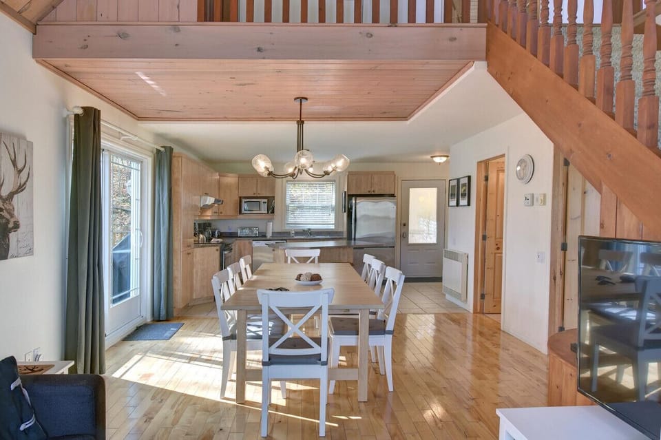 `Loved the large dining table for gathering and eating together`