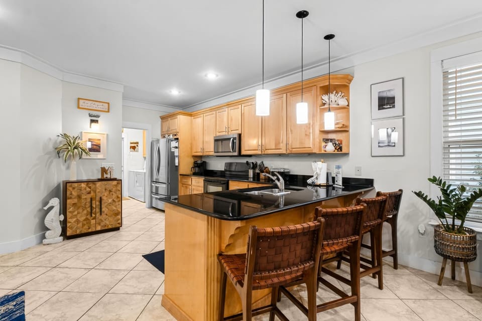 Kitchen with Breakfast Bar