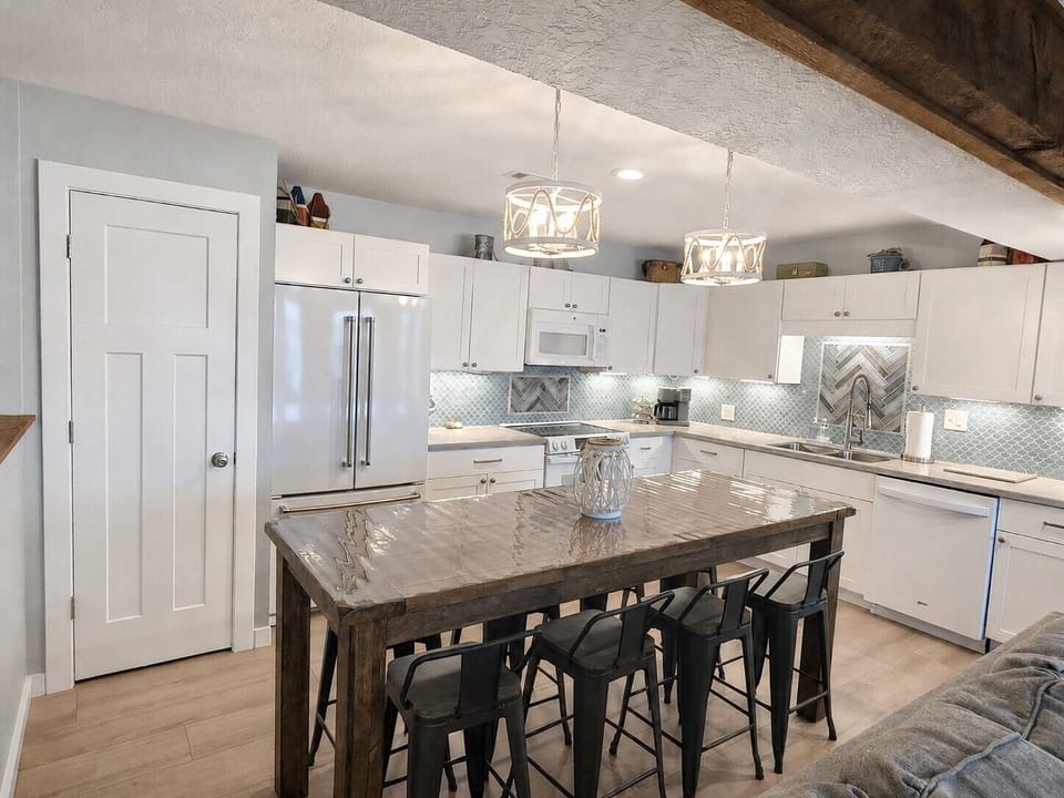 Fully Stocked and Updated Kitchen