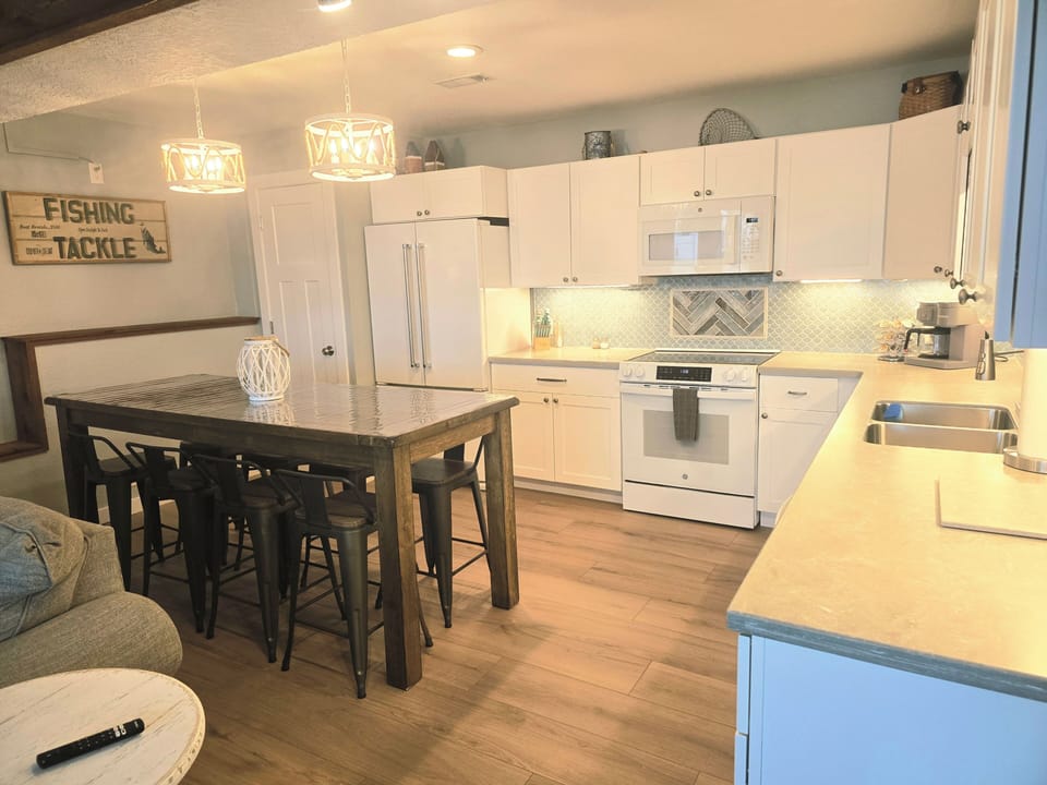 Fully Stocked and Updated Kitchen
