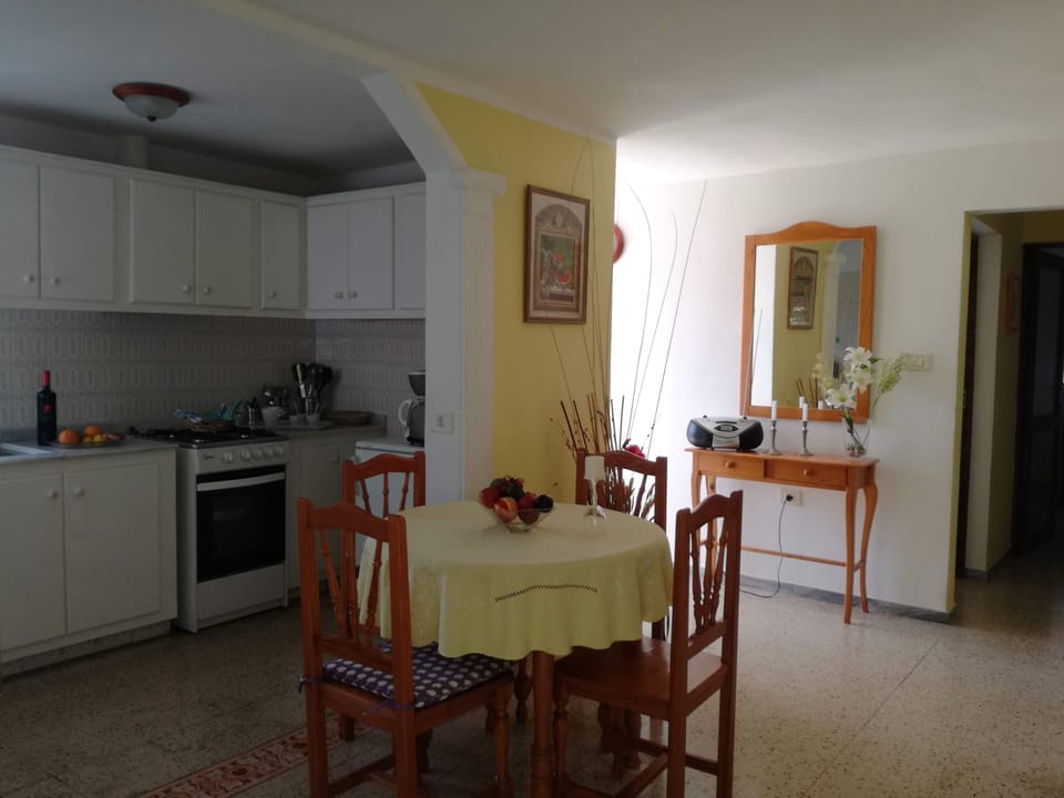Kitchen and dinning area
