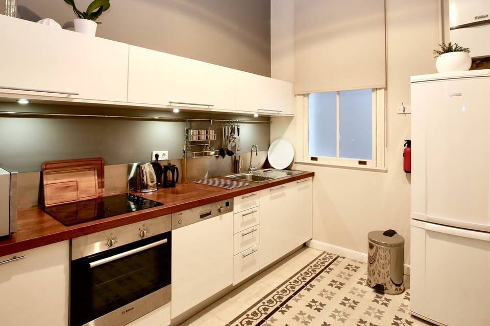 Elegant kitchen with solid wood worktop and high quality fittings and equipment.