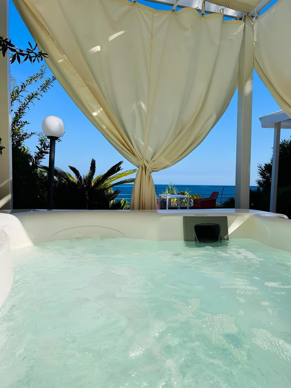 Outdoor spa tub