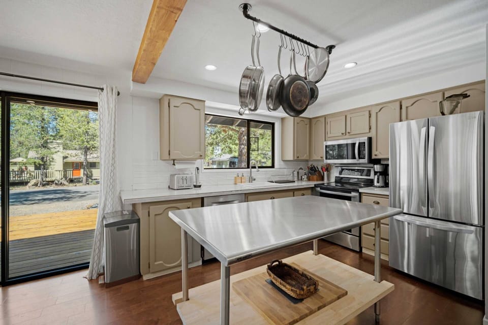 "Amazing place to stay. Very spacious and beautiful kitchen." - Jeannie