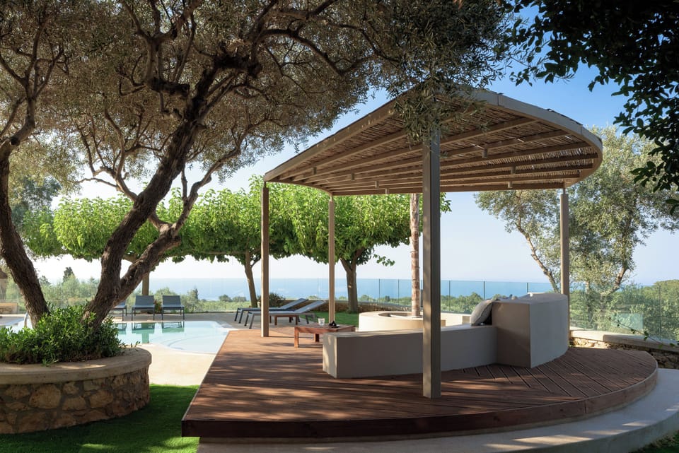 Iconic settings to relax while admiring the wonderful views.