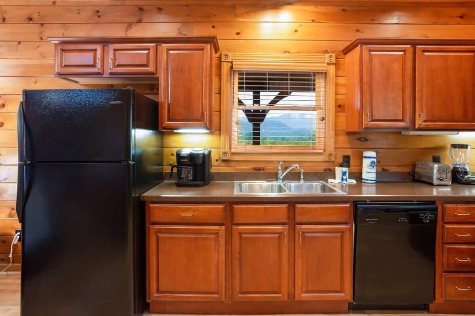 Kitchen Straight On View!