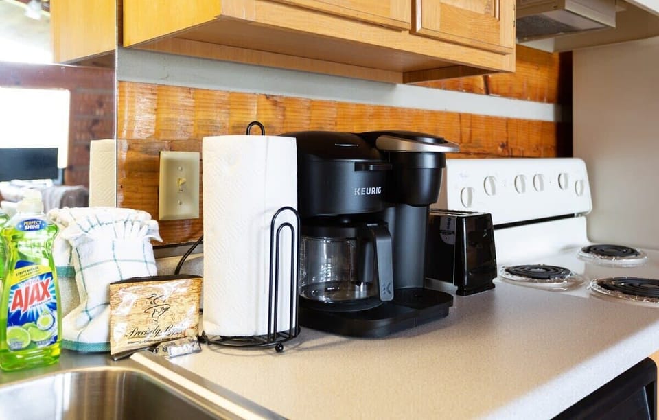 Amenities! Keurig Coffee Maker Takes Both Grounds And K Cups! (Bring Own)