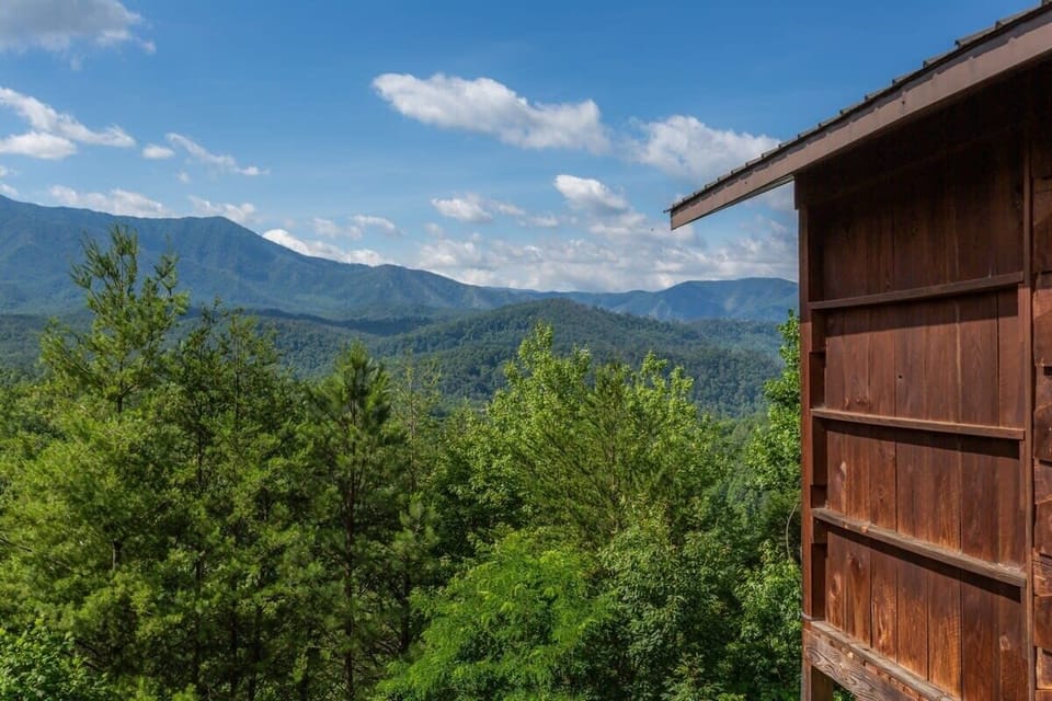 Look At The Great Smoky Mountains National Park From This Cabin!