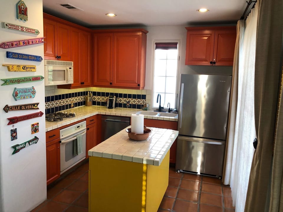 Full kitchen