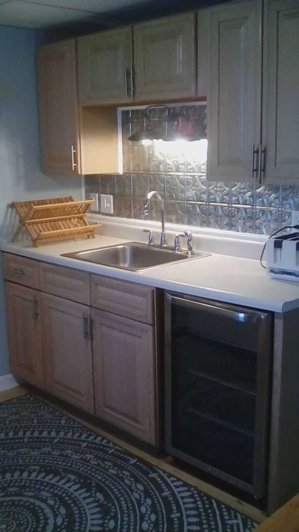Kitchen has wine/beer cooler.