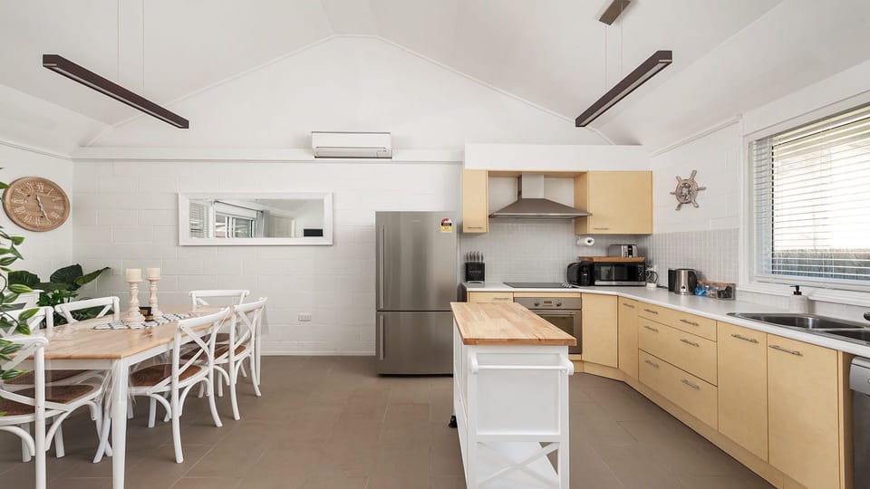 Kitchen/Dining Area