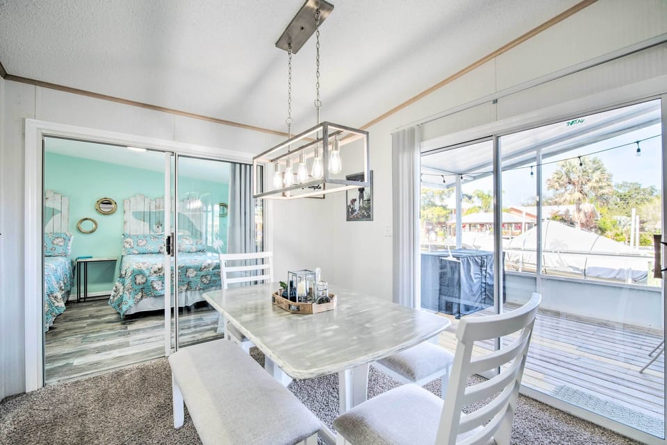 Dining Table | Dishware Provided