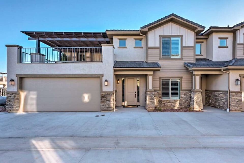 Large, new private townhome, beautifully furnished and decorated.