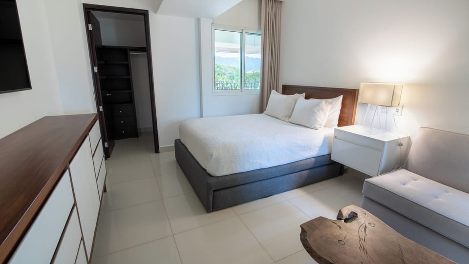 Guest Bedroom #1