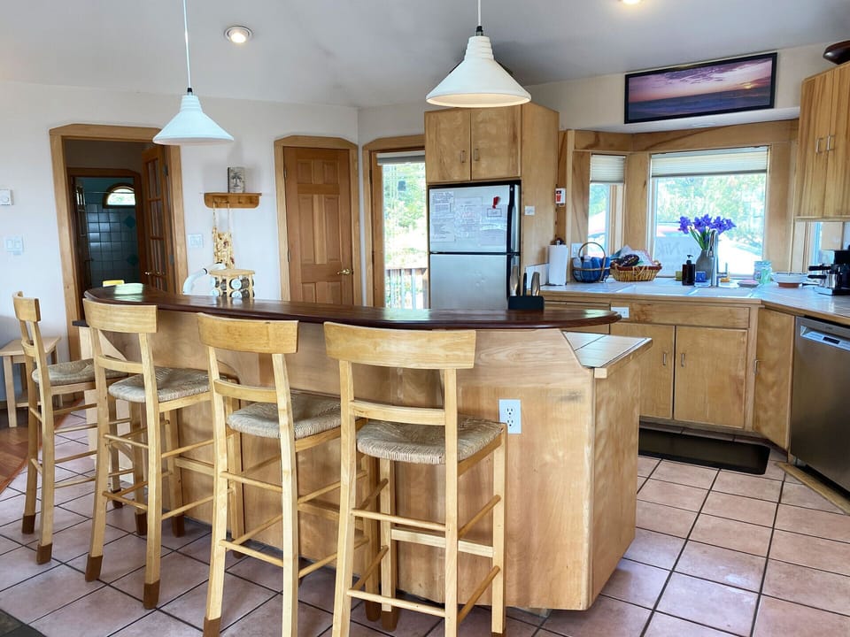 Bar seating with 4 chairs