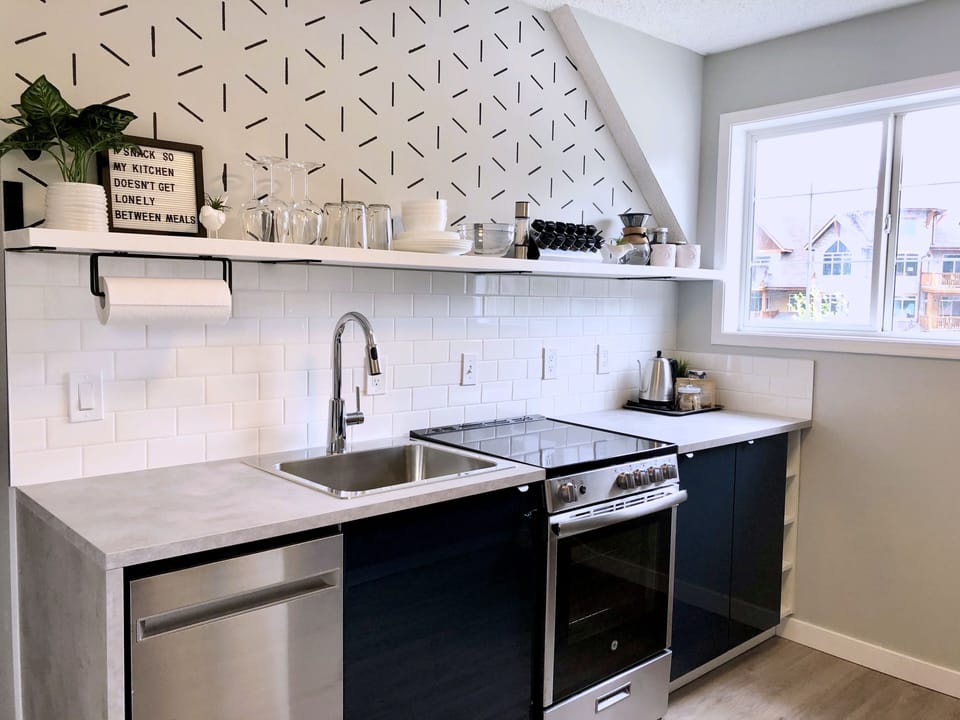 Newly renovated and fully-stocked kitchen to enjoy a meal at home!