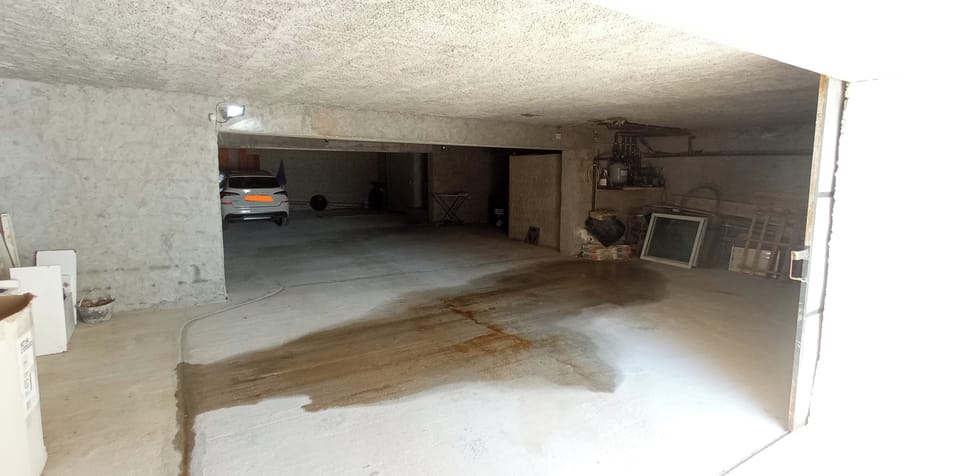 Garage for guests
