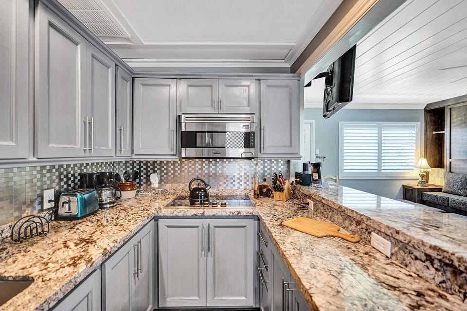 Kitchen no oven only stovetop, special Kitchen aide microwave cooks like a oven