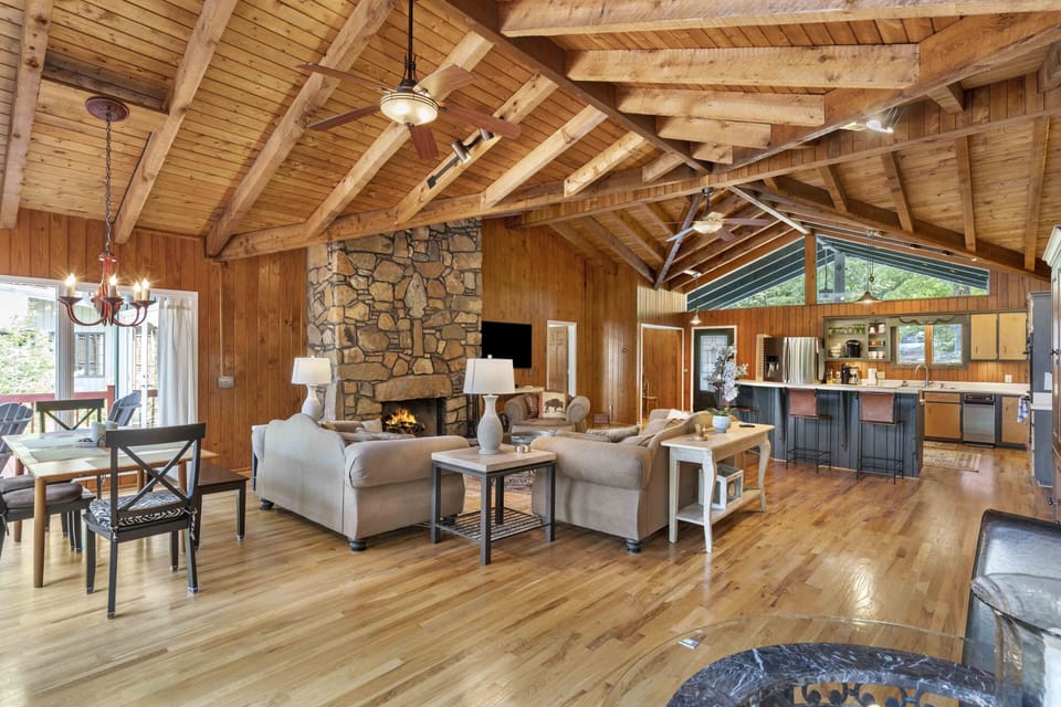 Open Floor plan with room to spare