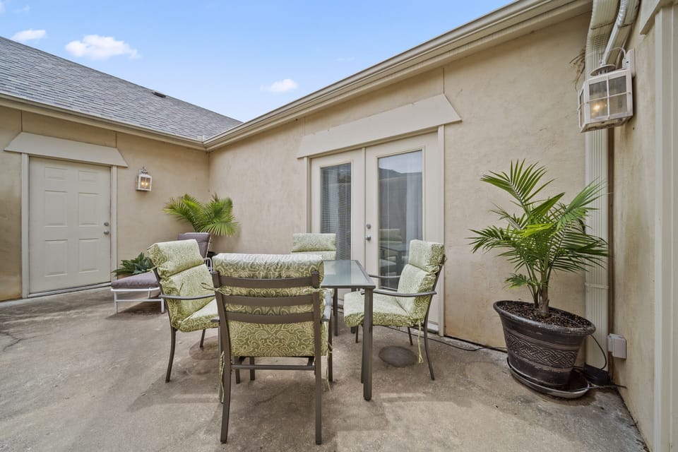 Private enclosed patio 