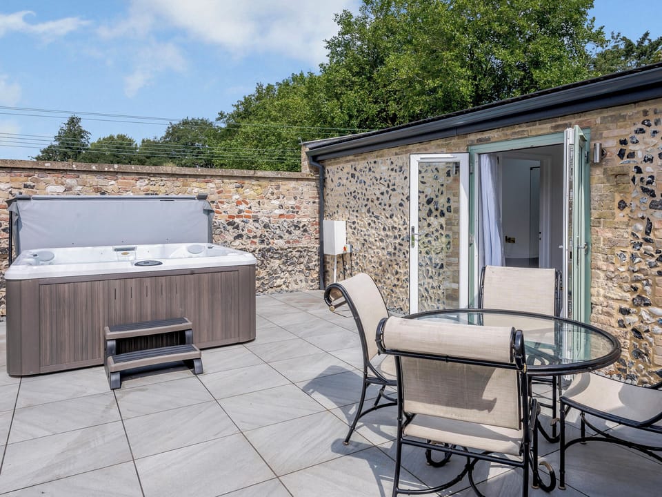 Hot tub | Marshall Cottage, Santon Downham