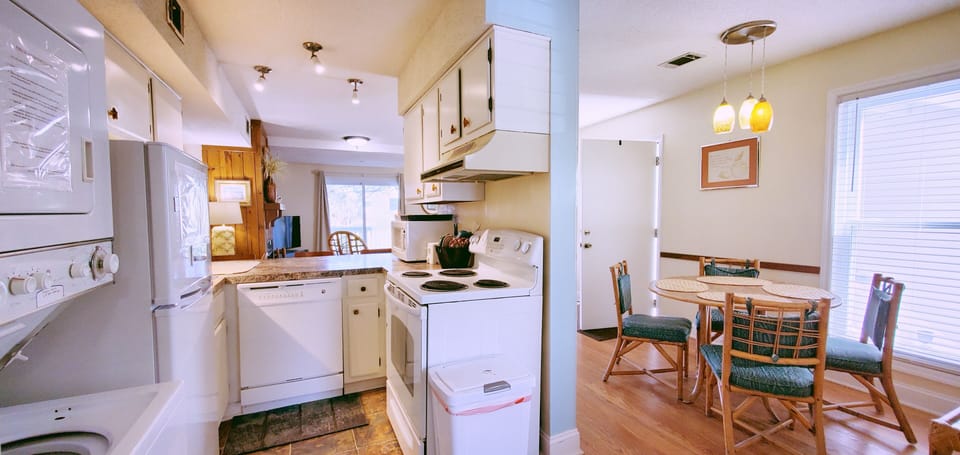 Kitchen/dining area