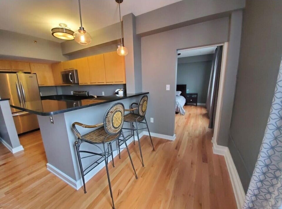 Bar area with 2 barstools
