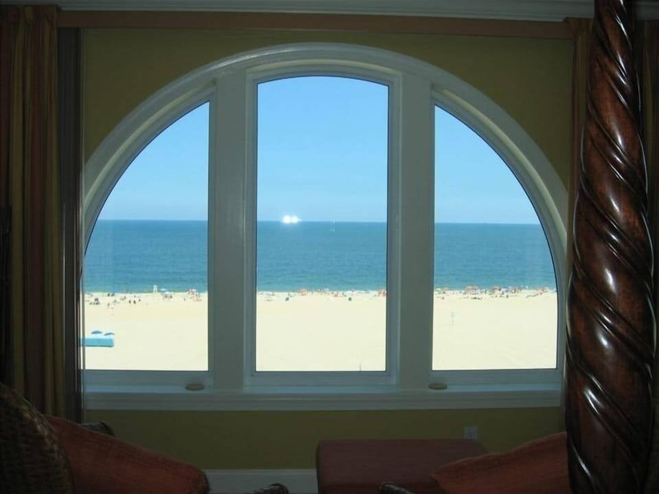 A picture perfect view - unique 9 foot, 3-panel arch window in main bedroom