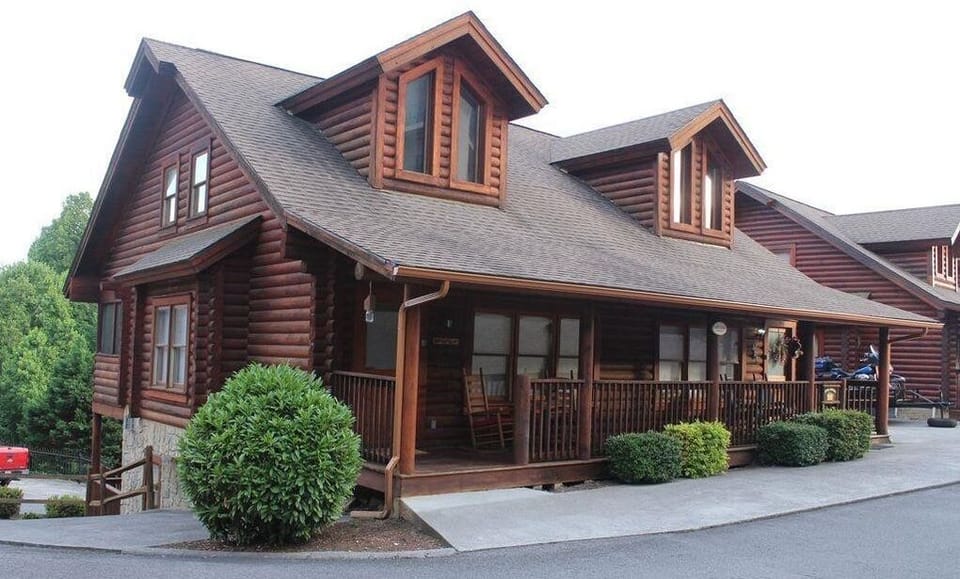 Front view of cabin unit in Big bear lodge & resort