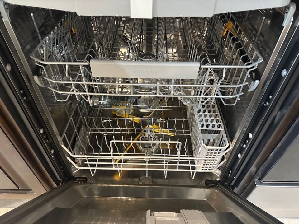 New dishwasher. Ready to use.