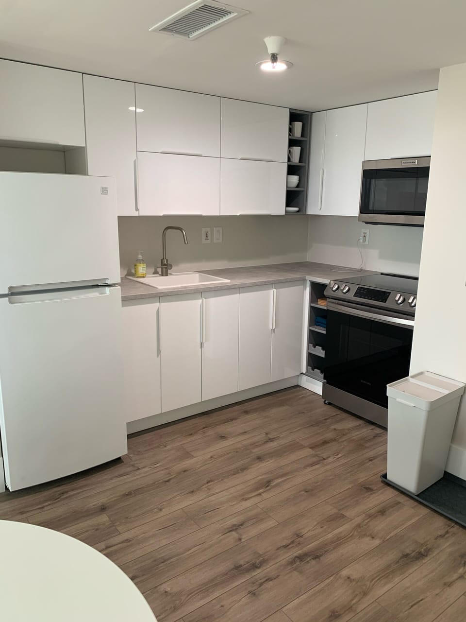 Full kitchen! 