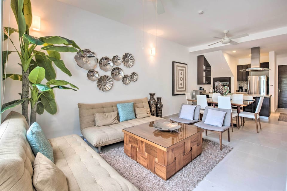 Living Room | 2 Futons | Central A/C | Flat-screen Smart TV | Tile Flooring