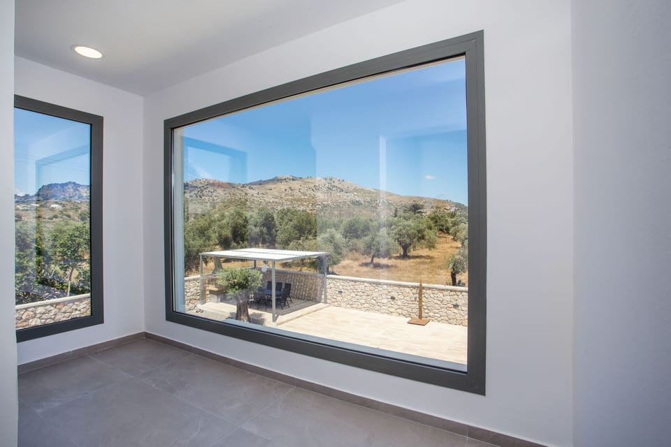window upstairs corridor before entering the bedrooms 