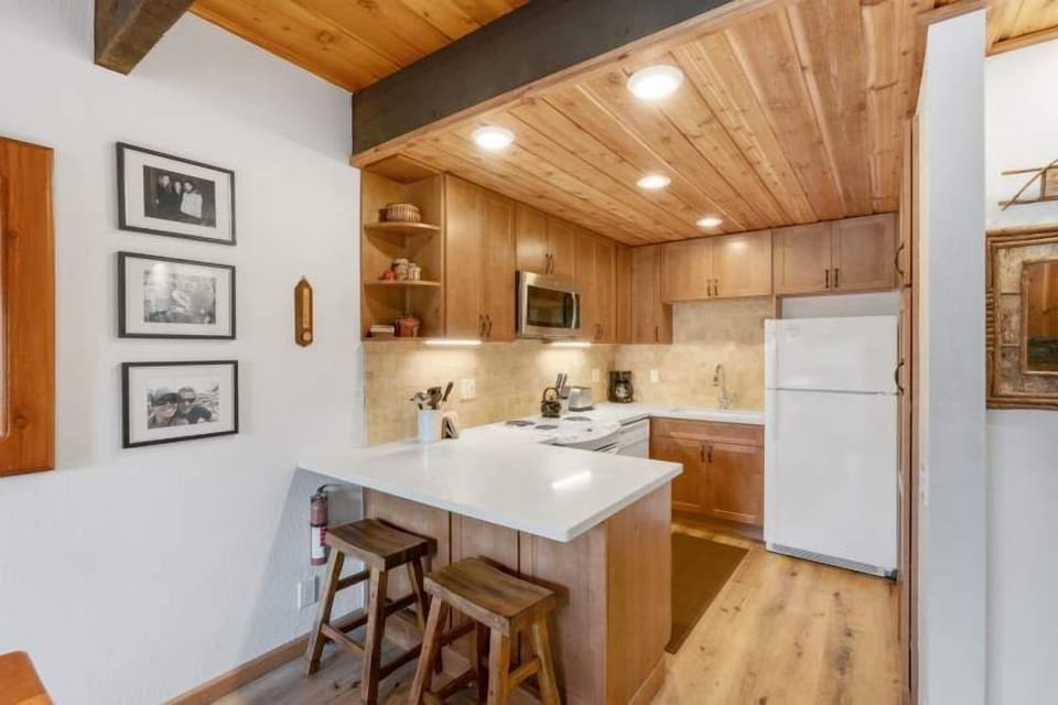 Fully equipped kitchen, all you need for eating in