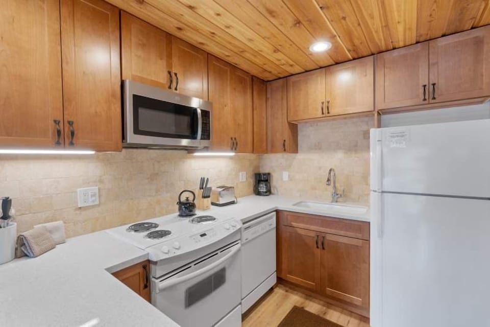 Large sink with updated features and lighting