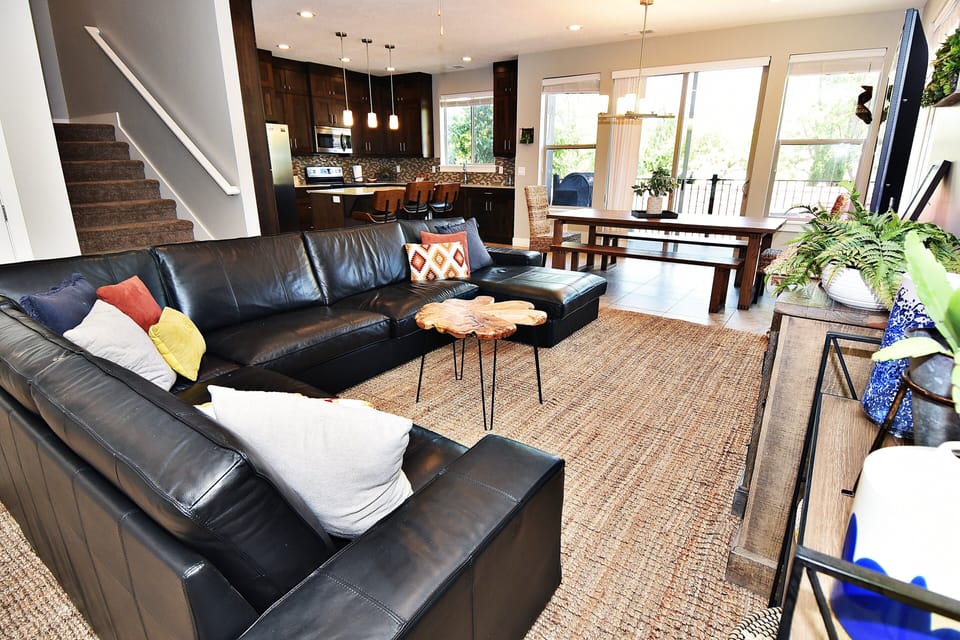 620 Spacious and Comfortable Family Room with LCD TV