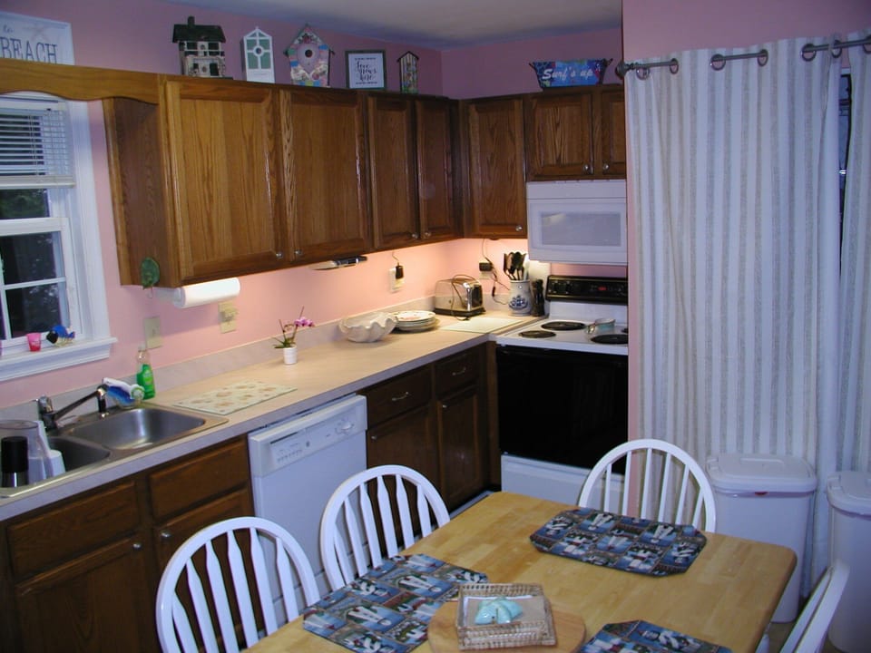 Kitchen/dining.