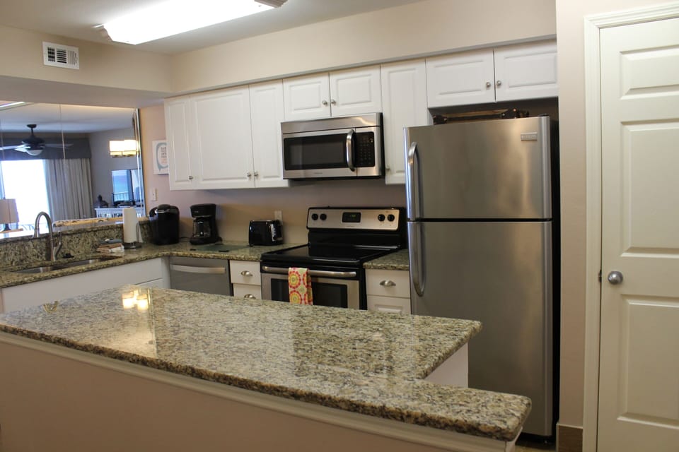 Ready to use, well-stocked kitchen to prepare meals and snacks!