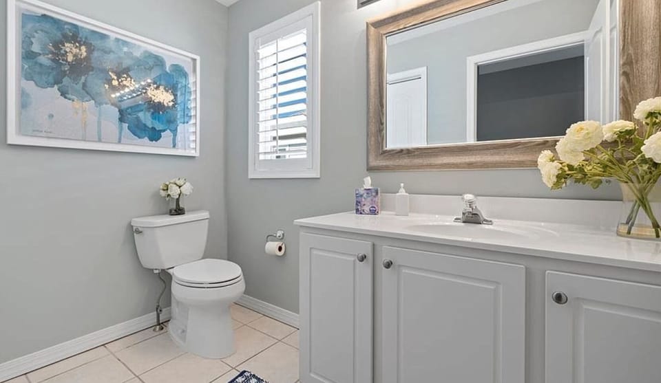 1/2 Bathroom
