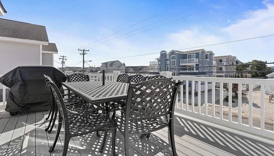 Upper Level Deck