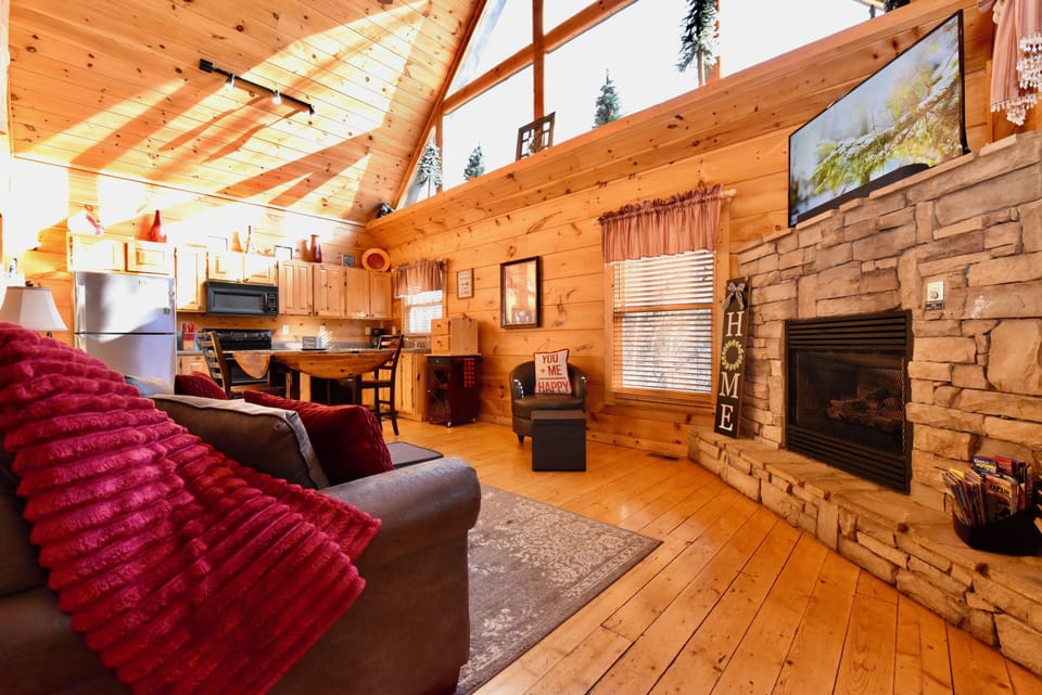 Leave your cares behind as you enjoy the sun kissed den! 