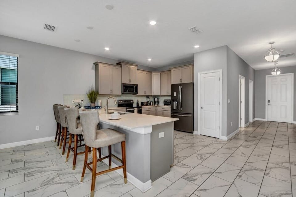 2909FableSt,StoreyLake_07