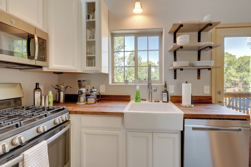 Kitchen | Toaster | Spices | Blender | Main Floor