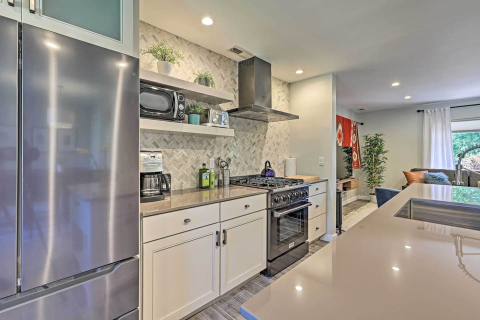 Kitchen | Washer & Dryer | 1st Floor